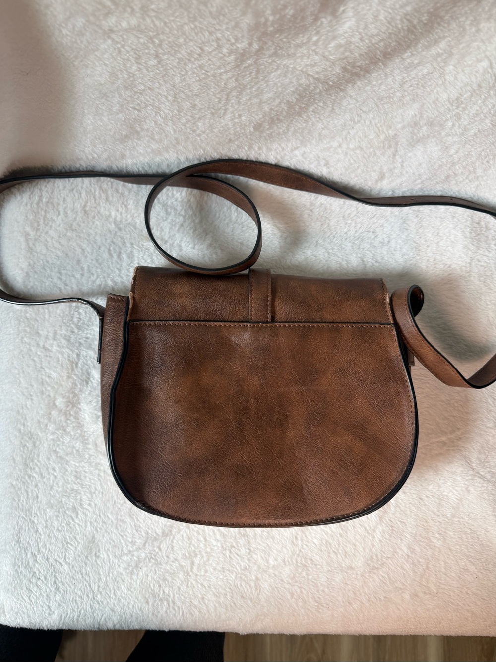 Classic Brown Leather Crossbody Bag - Women - Picture 3 of 6
